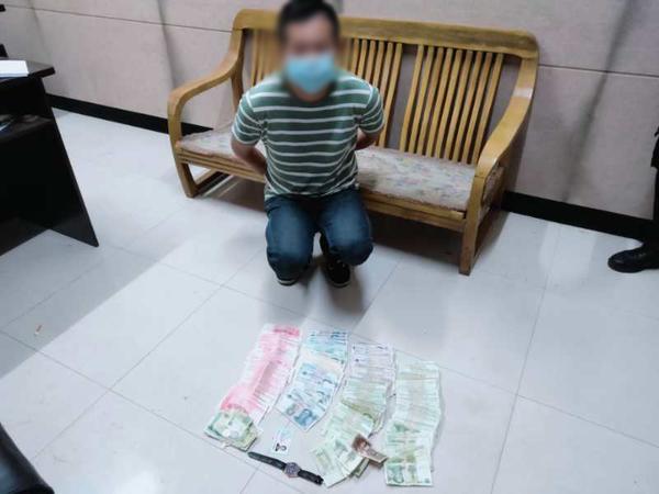 科技與創(chuàng)新共融的最新教室課桌，塑造教育新生態(tài)