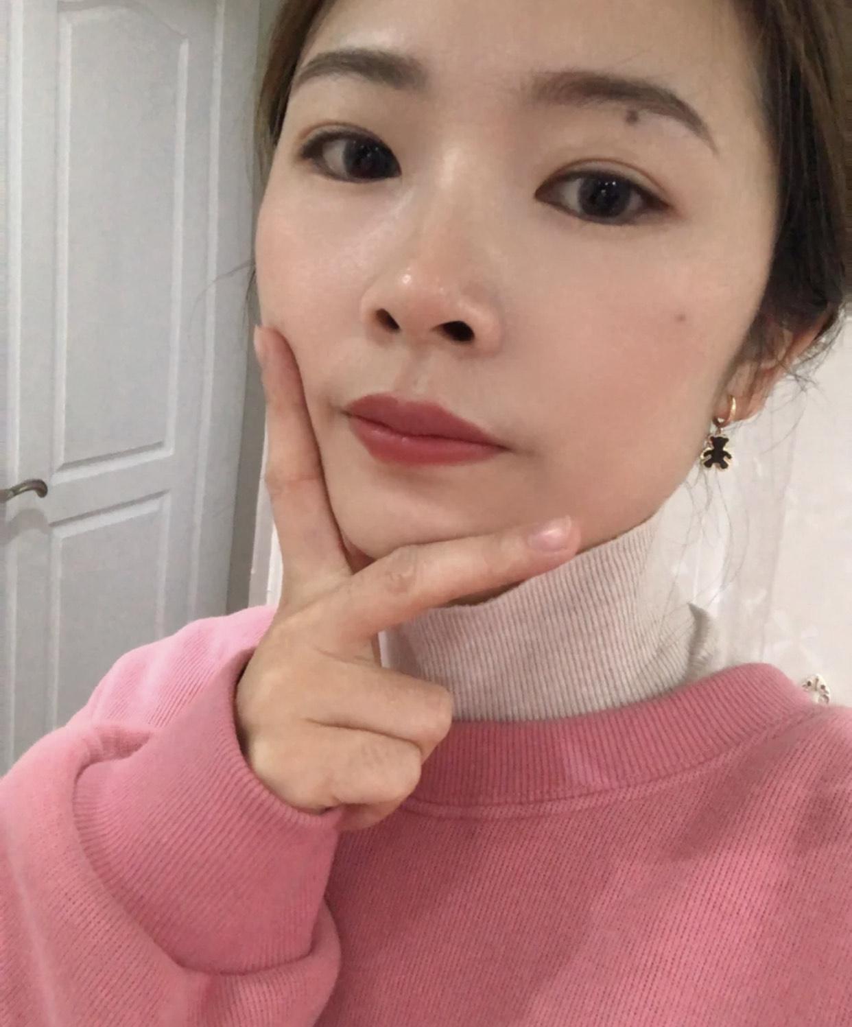 最新問題唇膏引領(lǐng)美妝潮流，成為時尚新焦點