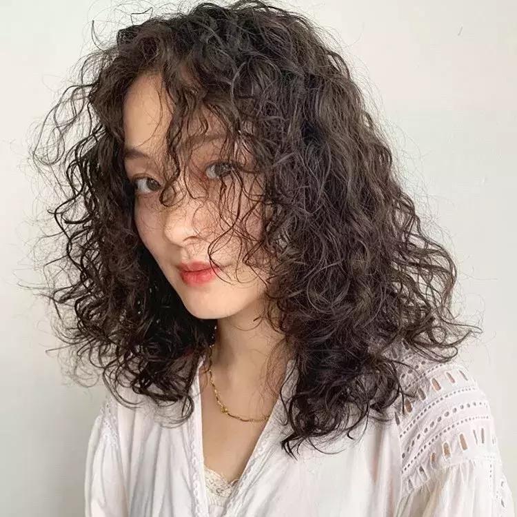 時(shí)尚新寵，最新燙發(fā)卷多風(fēng)潮